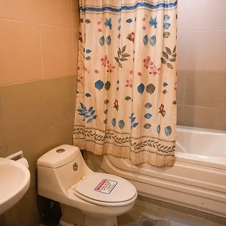 Crowne Garden Hotel