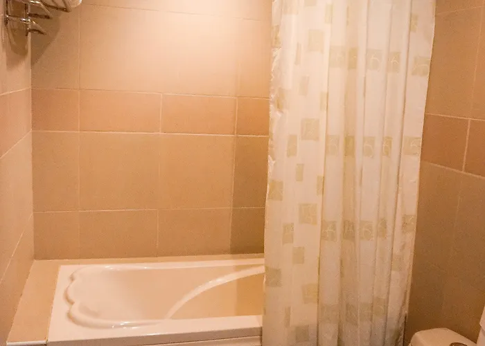 Crowne Garden Hotel 2*