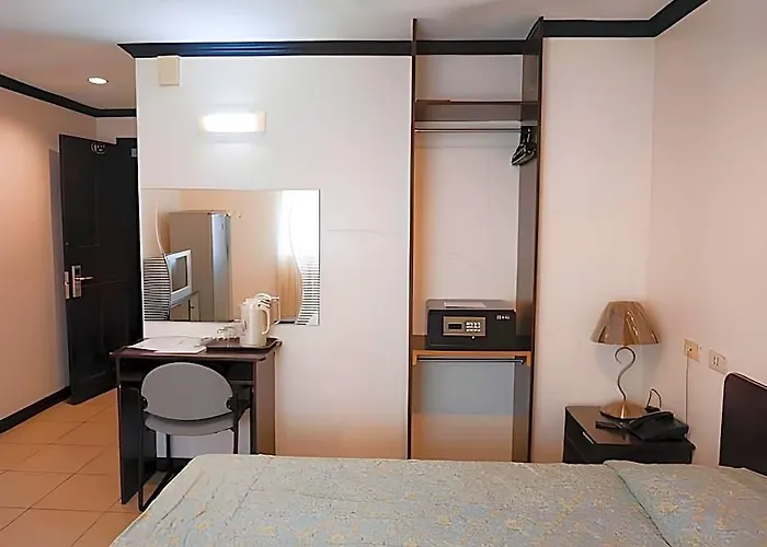 Hotel Crowne Garden 2*