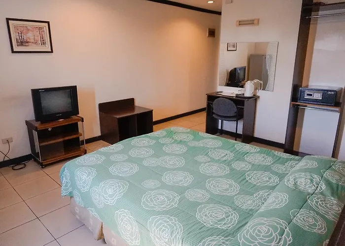 Crowne Garden Hotel